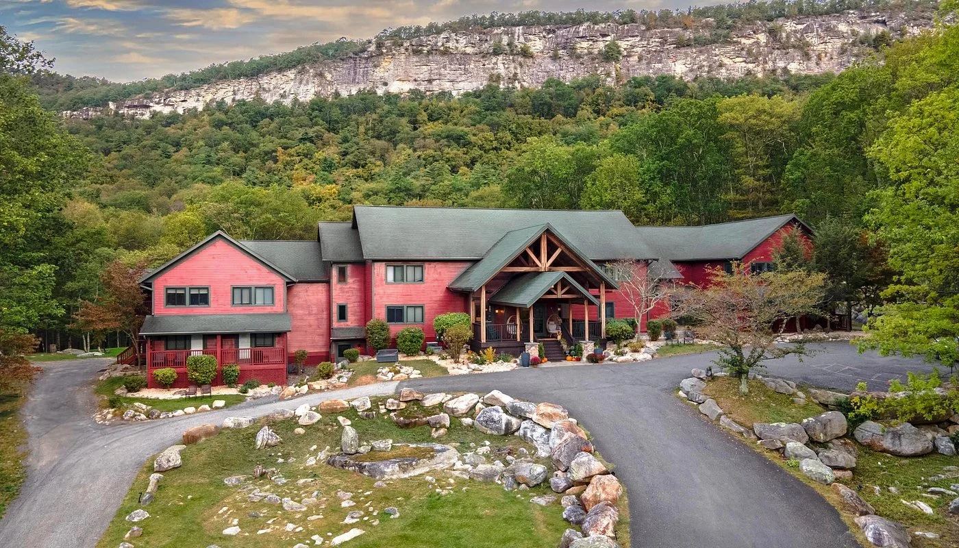Minnewaska Lodge shuttle stop